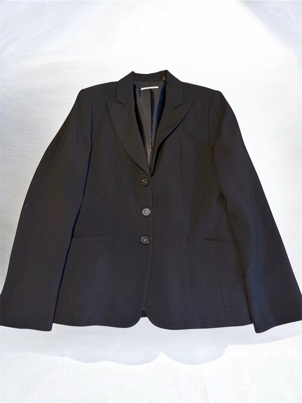 T Tahari 3 Button Black Blazer EUC